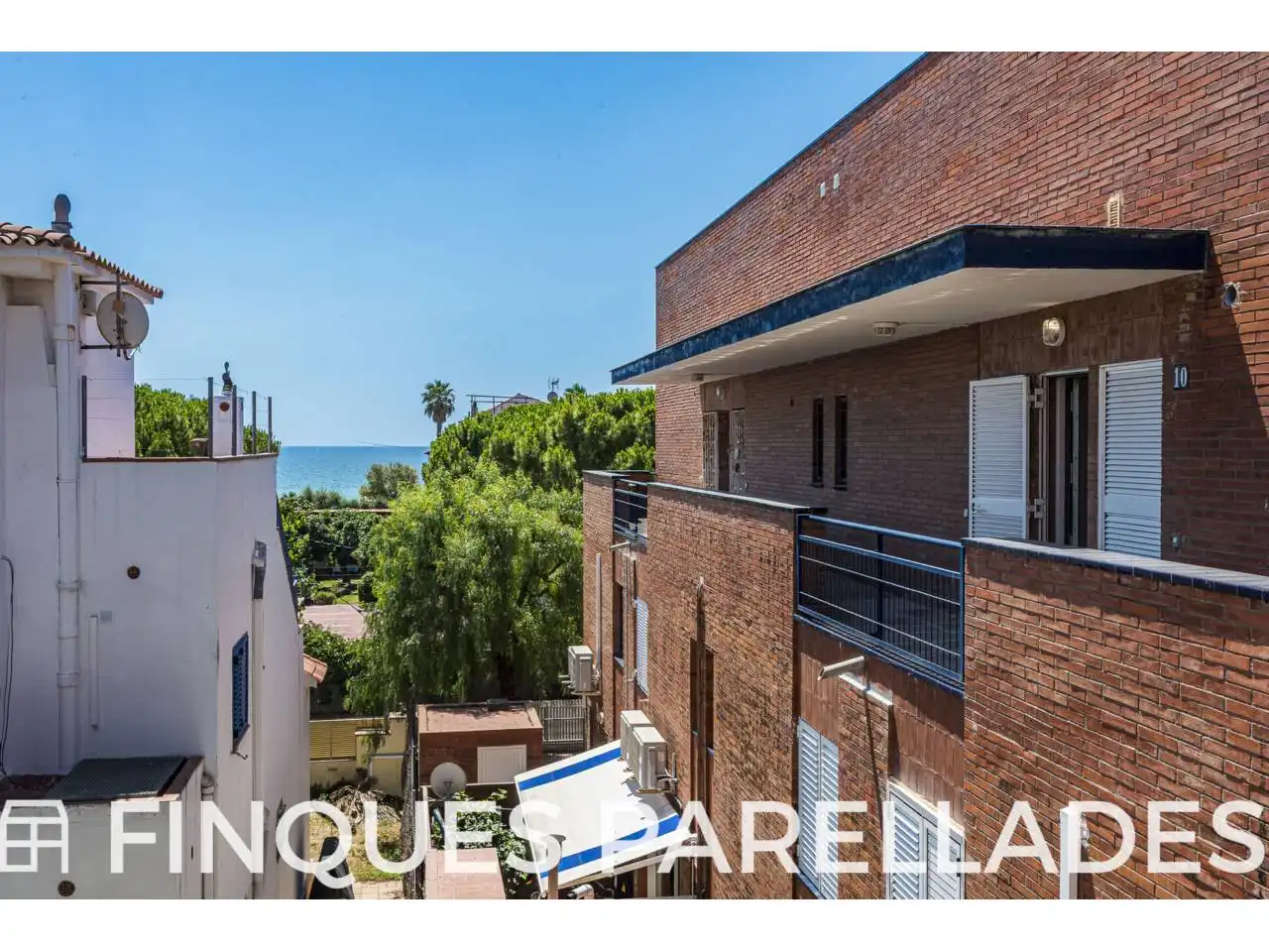 Vista exterior de Àtic en venda en Sitges amb Aire condicionat, Calefacció i Parquet