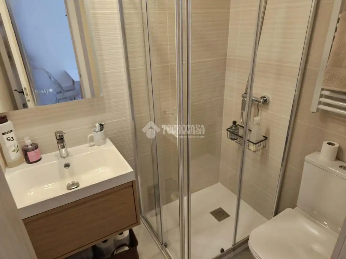 Bathroom of Flat for rent in Madrid  with Air Conditioner, Heating and Furnished