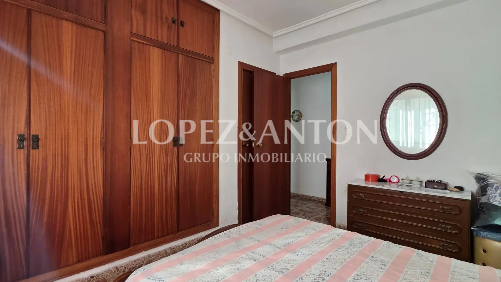 Bedroom of Houses for sale in L'Eliana  with Air Conditioner, Private garden and Terrace