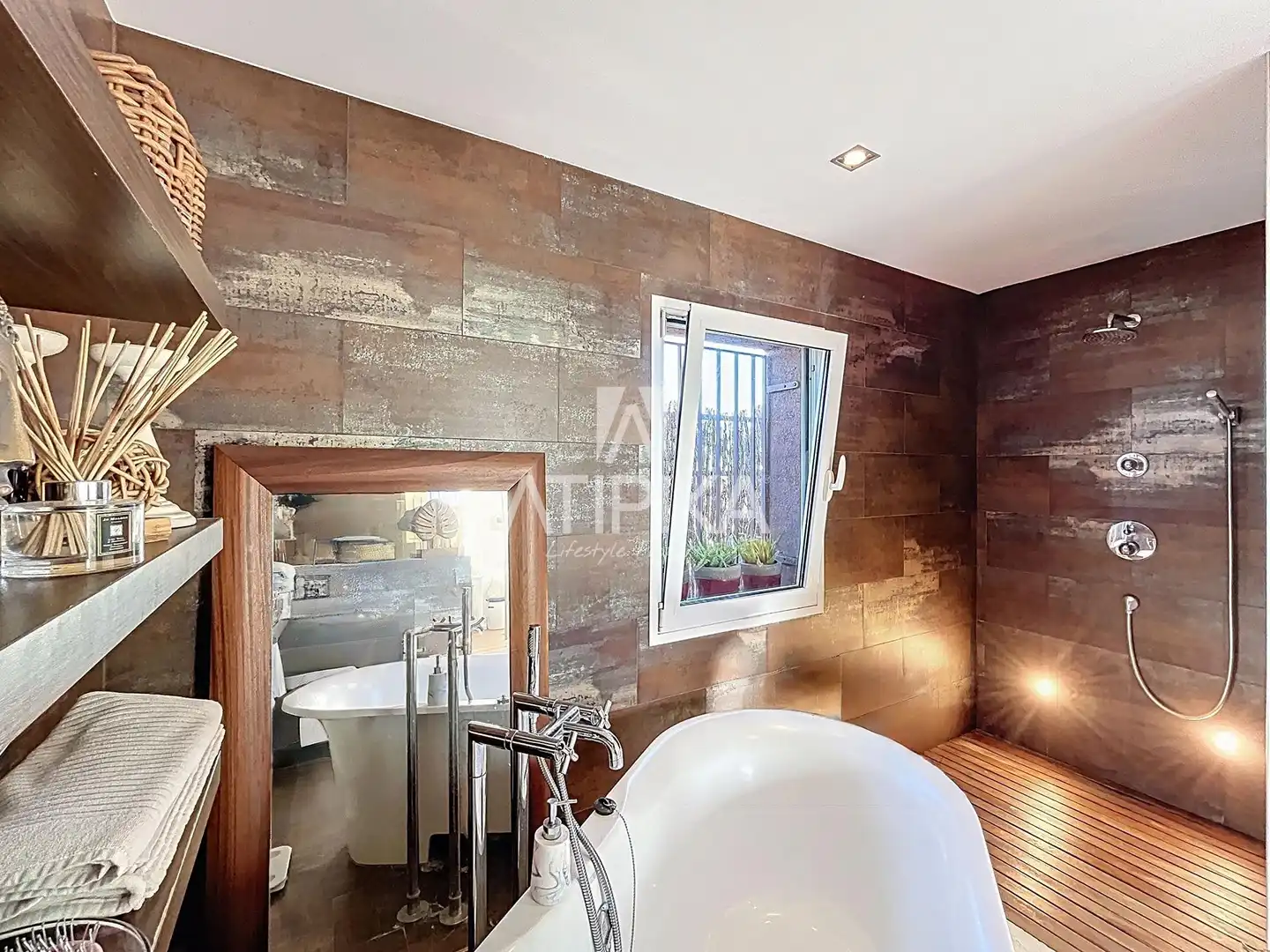 Badezimmer von Maisonette zum Verkauf in Barcelona mit Klimaanlage, Heizung und Terrasse