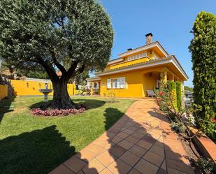 Vista exterior de Casa o xalet en venda en Montornès del Vallès amb Aire condicionat, Calefacció i Jardí privat
