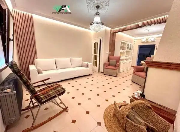 Sala d'estar de Casa o xalet en venda en Baeza, Jaén