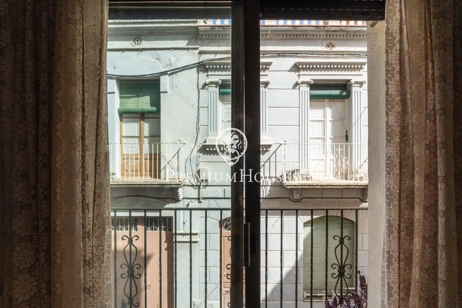 Vista exterior de Edificio en venta en Vilanova i la Geltrú