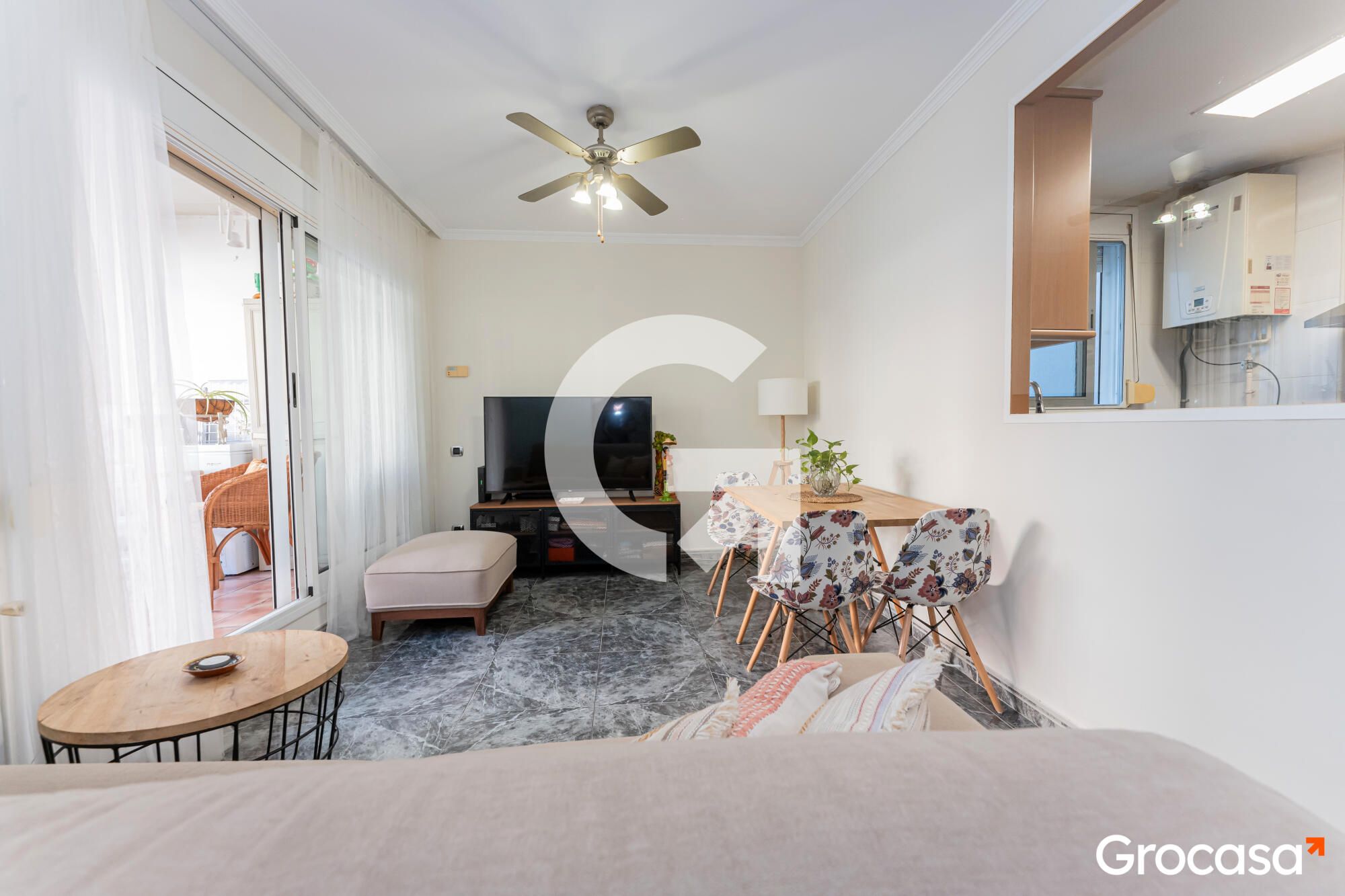 Sala de estar de Piso en venta en Cornellà de Llobregat con Aire acondicionado, Calefacción y Terraza