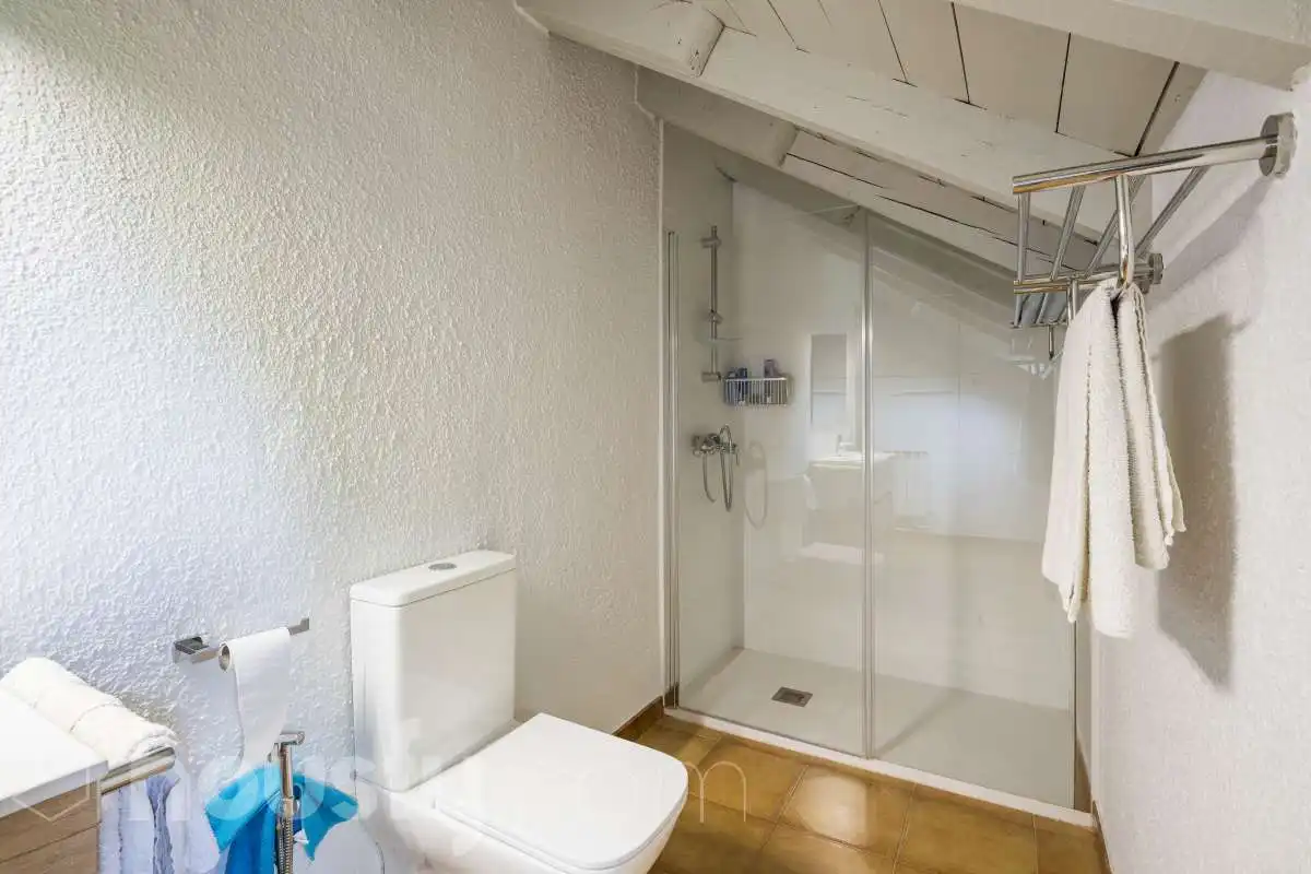 Bany de Casa o xalet en venda en Mediona amb Aire condicionat, Calefacció i Jardí privat
