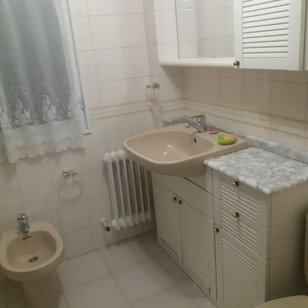 Bany de Pis en venda en Gijón  amb Calefacció, Parquet i Traster
