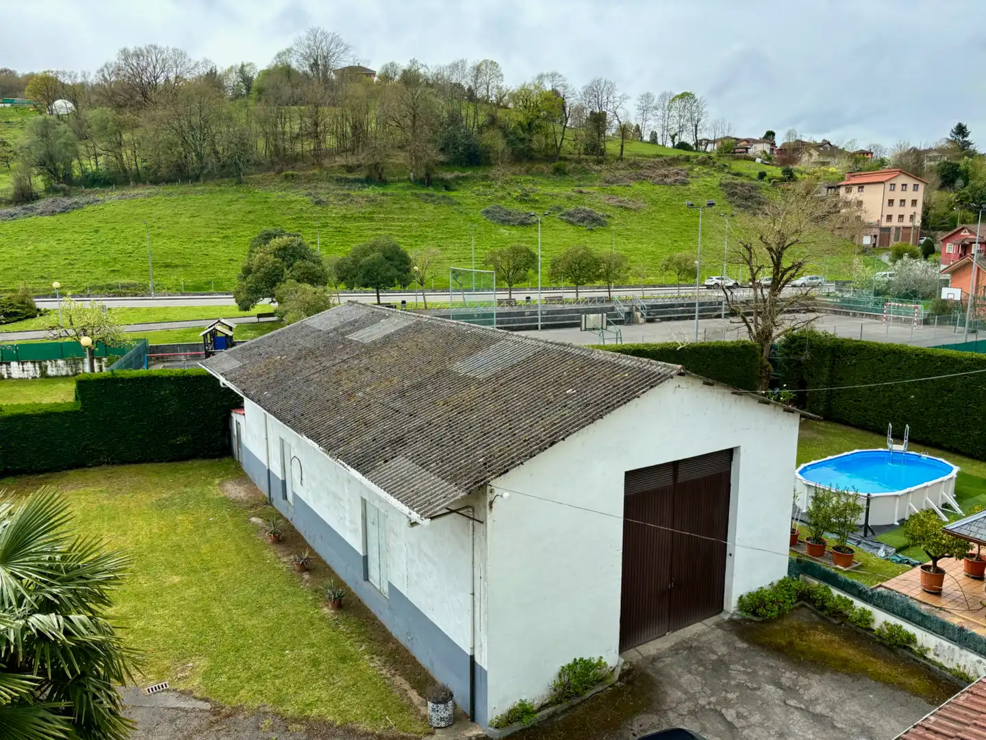 Vista exterior de Edificio en venta en Piloña