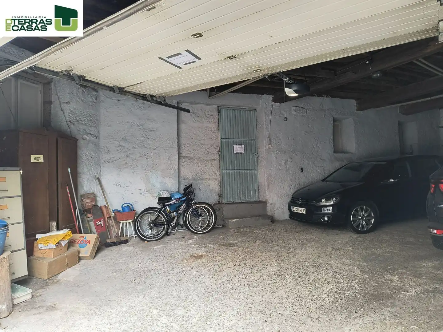 Aparcament de Casa o xalet en venda en Pontevedra Capital  amb Terrassa, Traster i Moblat