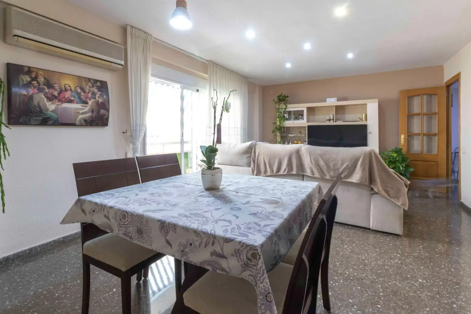 Flat with terrace for sale in Valencia - plaza melchor hoyos perez, imagen 2