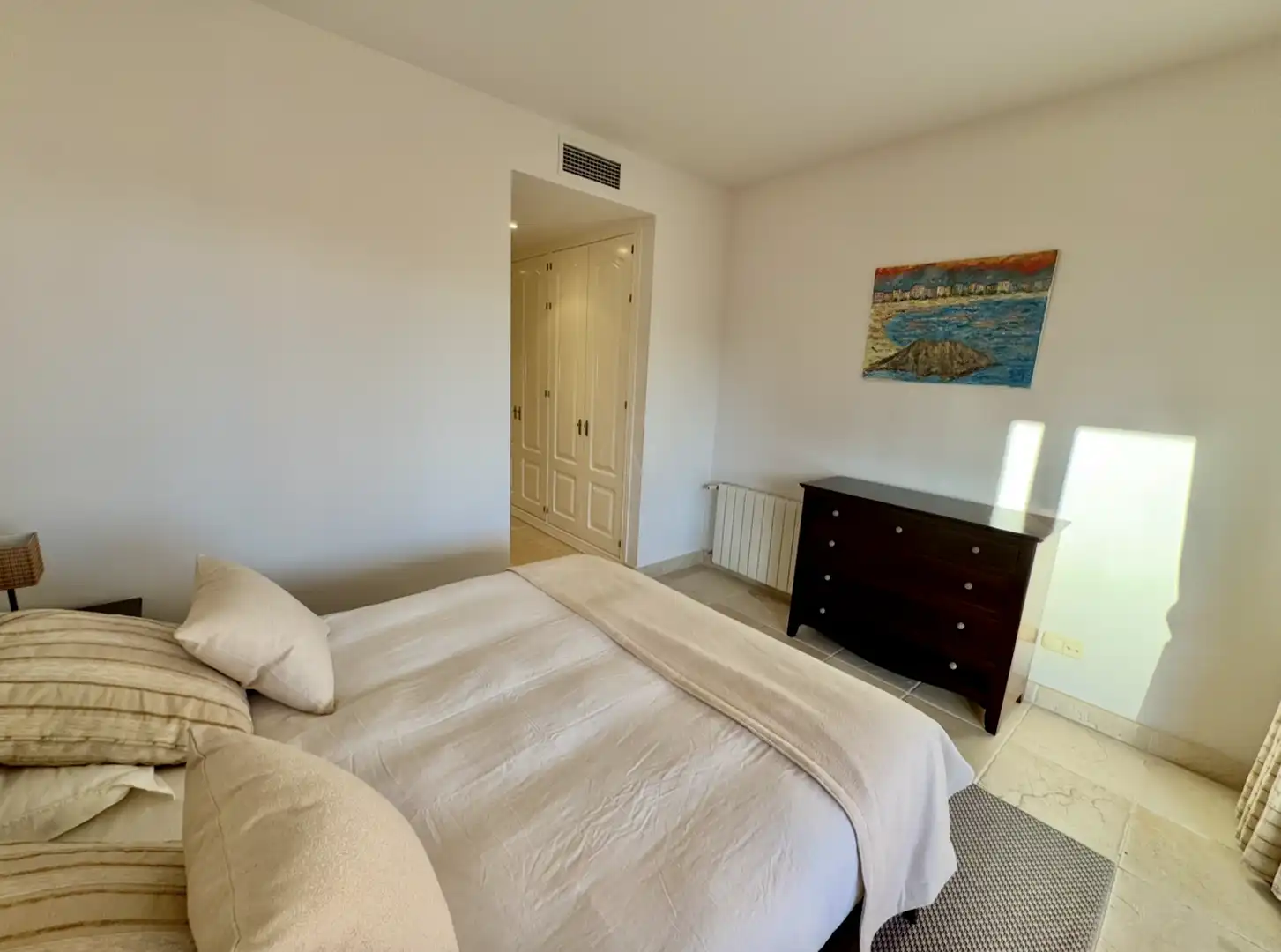Dormitori de Apartament de lloguer en Benahavís amb Aire condicionat, Calefacció i Terrassa