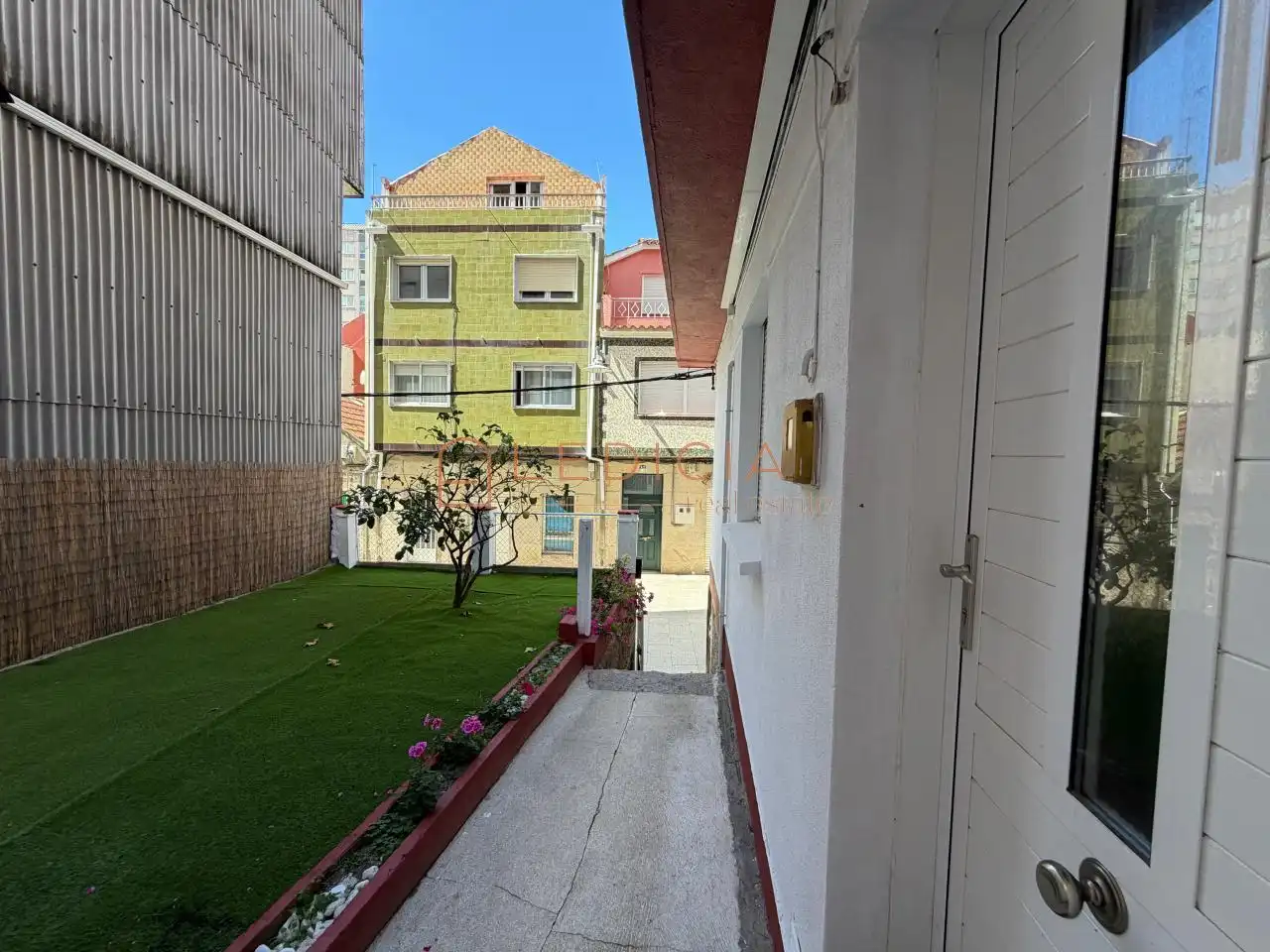 Vista exterior de Casa o chalet de alquiler en Cangas  con Calefacción, Jardín privado y Parquet