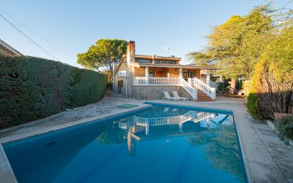 Piscina de Casa o xalet en venda en Fuente El Saz de Jarama amb Aire condicionat, Jardí privat i Parquet