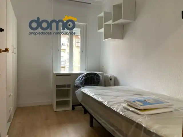 Habitación de Piso de alquiler en Granada con Aire acondicionado, Calefacción y Jardín privado