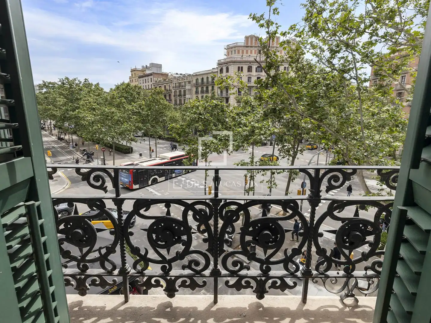 Außenansicht von Wohnung zum Verkauf in Barcelona mit Klimaanlage, Heizung und Balkon