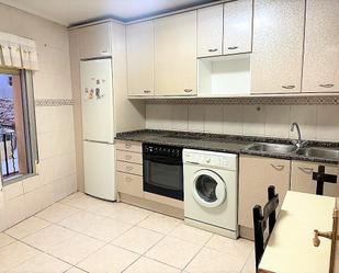 Cuina de Casa adosada en venda en Entrena amb Calefacció, Terrassa i Traster