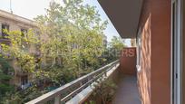 Exterior view of Apartment for sale in  Barcelona Capital  with Air Conditioner, Terrace and Balcony