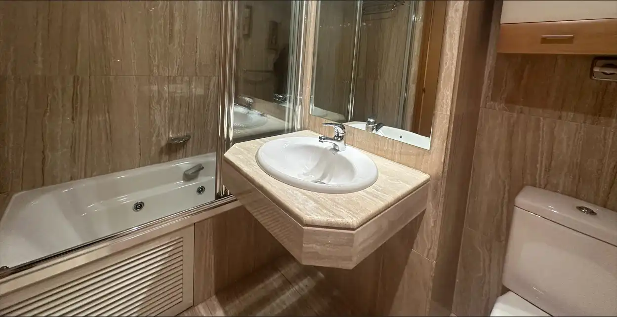 Bany de Pis en venda en Madrid amb Aire condicionat, Calefacció i Jardí privat