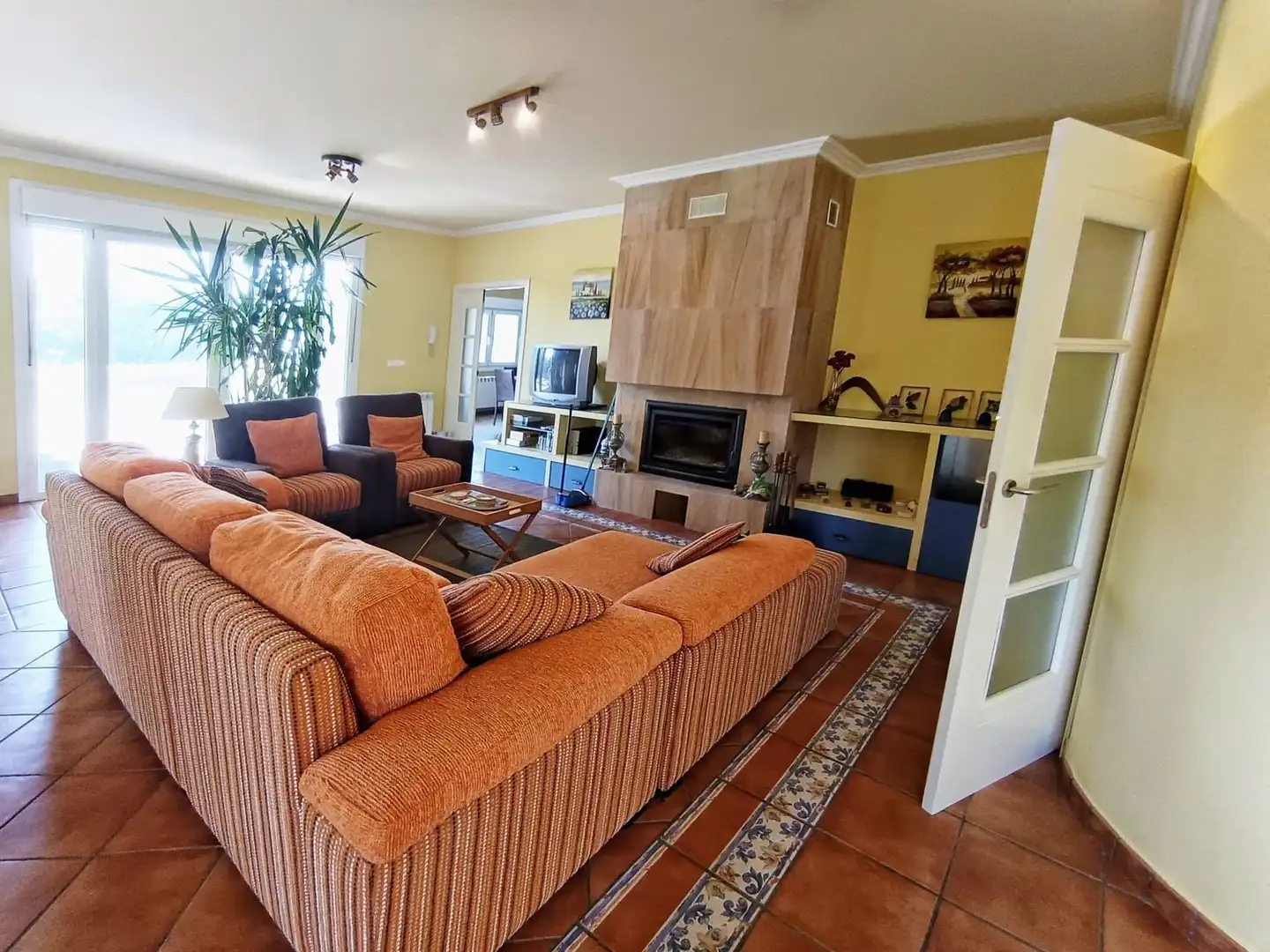 Sala d'estar de Casa o xalet en venda en Pontevedra Capital  amb Jardí privat, Terrassa i Traster
