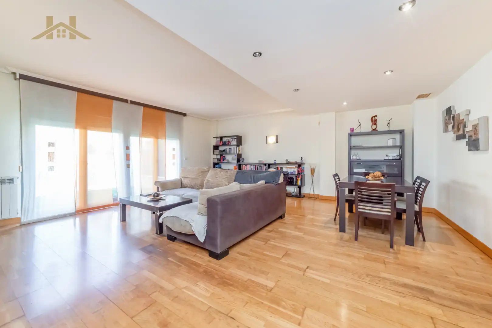 Living room of Detached homes for sale in Parla  with Air Conditioner, Heating and Private garden