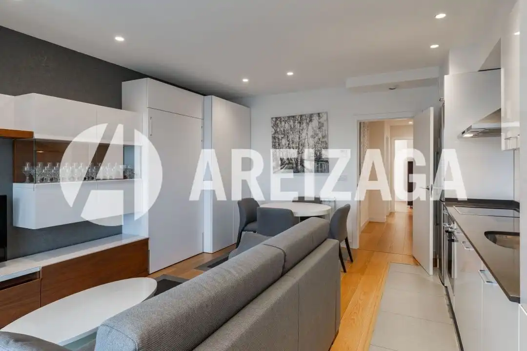 Habitación de Piso en venta en Donostia - San Sebastián  con Calefacción, Terraza y Trastero