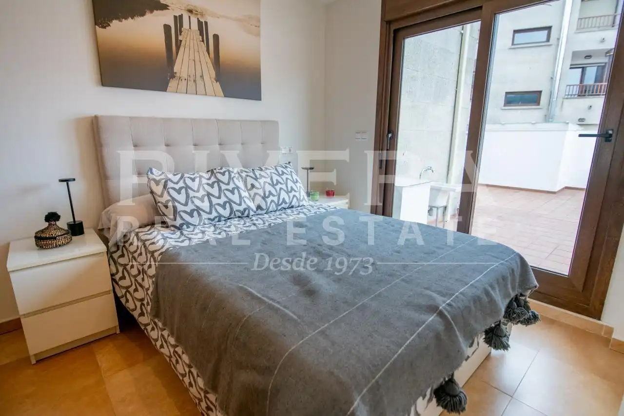 Schlafzimmer von Wohnung zum Verkauf in Sanxenxo mit Heizung, Terrasse und Abstellraum
