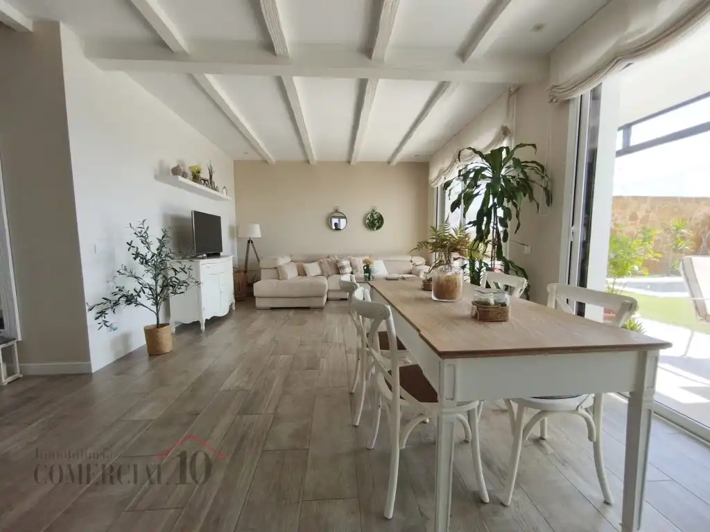 Chalet con piscina en venta en Olivenza