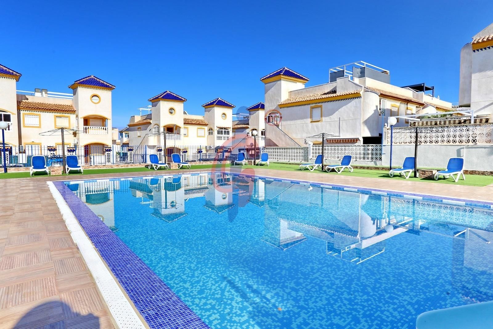 Swimming pool of House or chalet for sale in Guardamar del Segura  with Air Conditioner, Terrace and Community pool