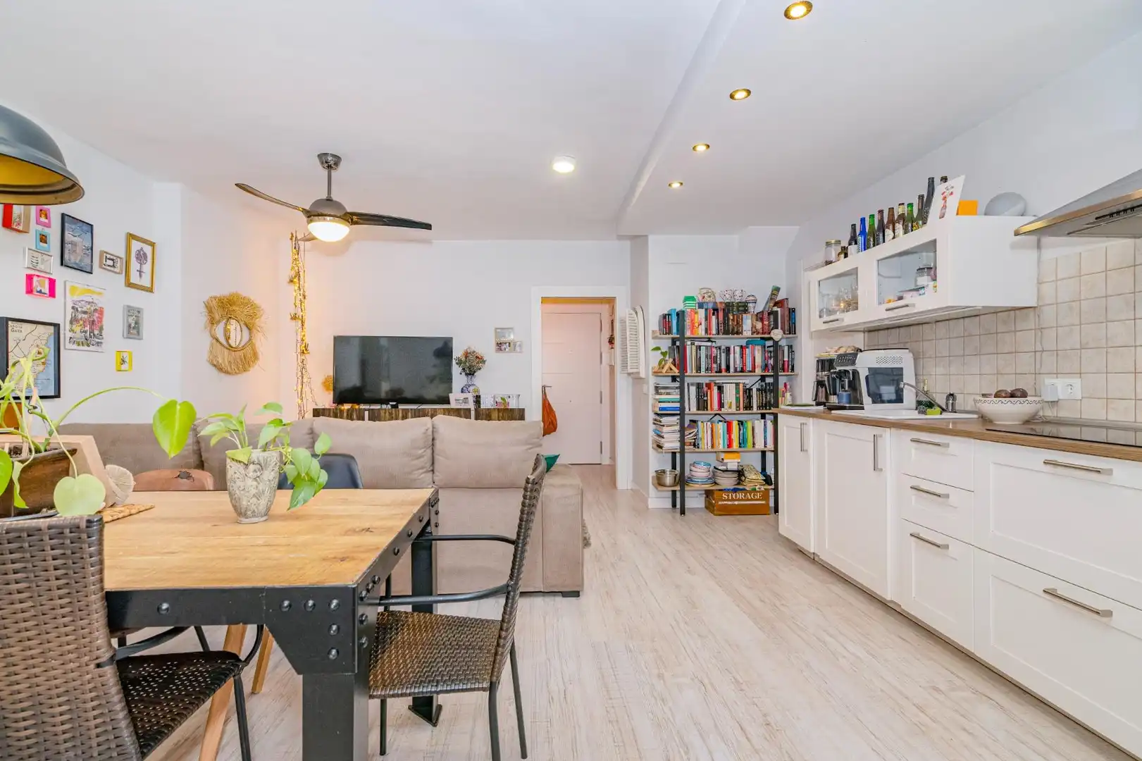 Sala d'estar de Pis en venda en Granada amb Aire condicionat