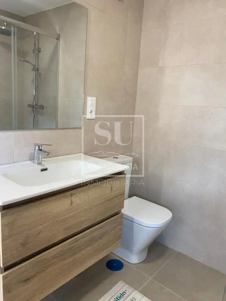 Badezimmer von Wohnung zur Miete in Baiona mit Klimaanlage, Heizung und Möbliert