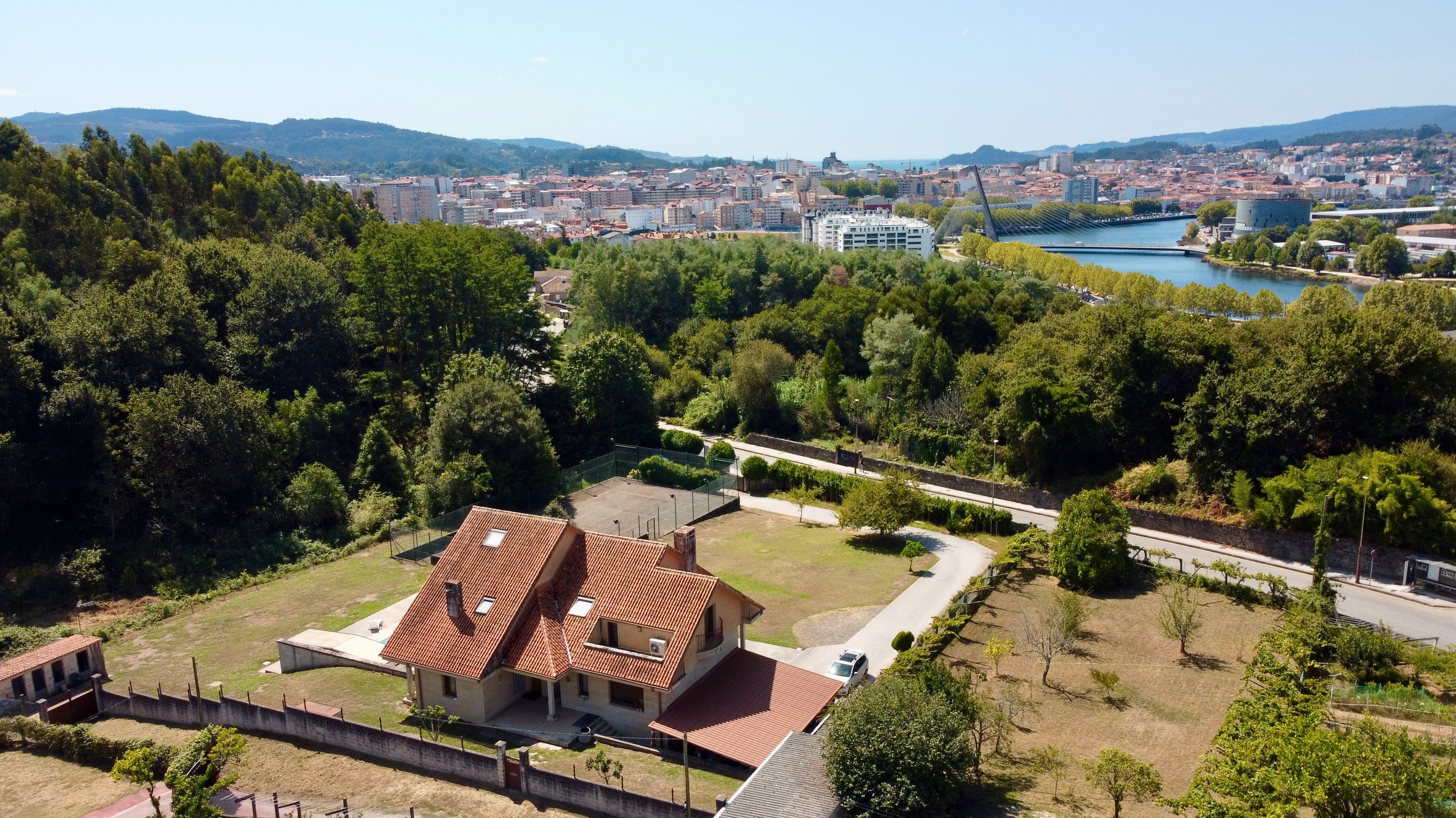 Jardí de Casa o xalet en venda en Pontevedra Capital  amb Calefacció, Jardí privat i Parquet