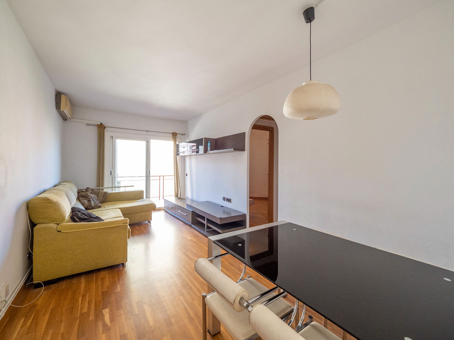 Living room of Flat for sale in  Barcelona Capital  with Air Conditioner, Heating and Parquet flooring