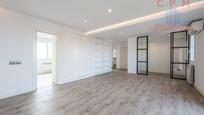 Living room of Flat to rent in  Madrid Capital  with Air Conditioner, Heating and Parquet flooring