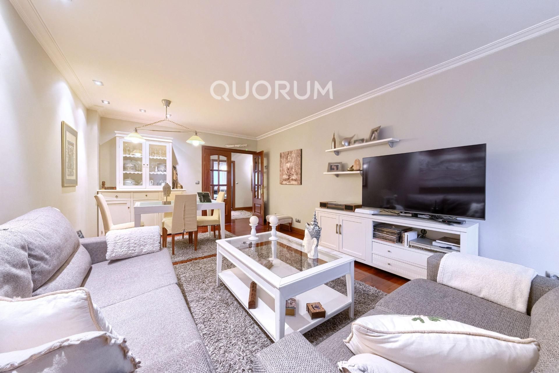 Living room of Flat for sale in Basauri   with Heating, Terrace and Storage room