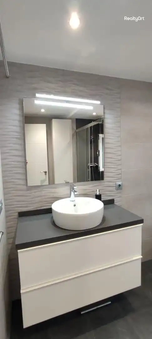 Bathroom of Flat for sale in Sevilla  with Air Conditioner, Heating and Terrace