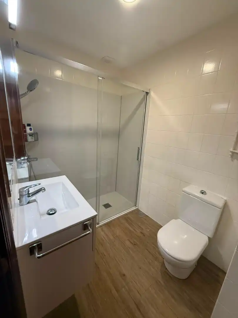 Badezimmer von Wohnung zur Miete in Donostia - San Sebastián  mit Heizung, Möbliert und Balkon