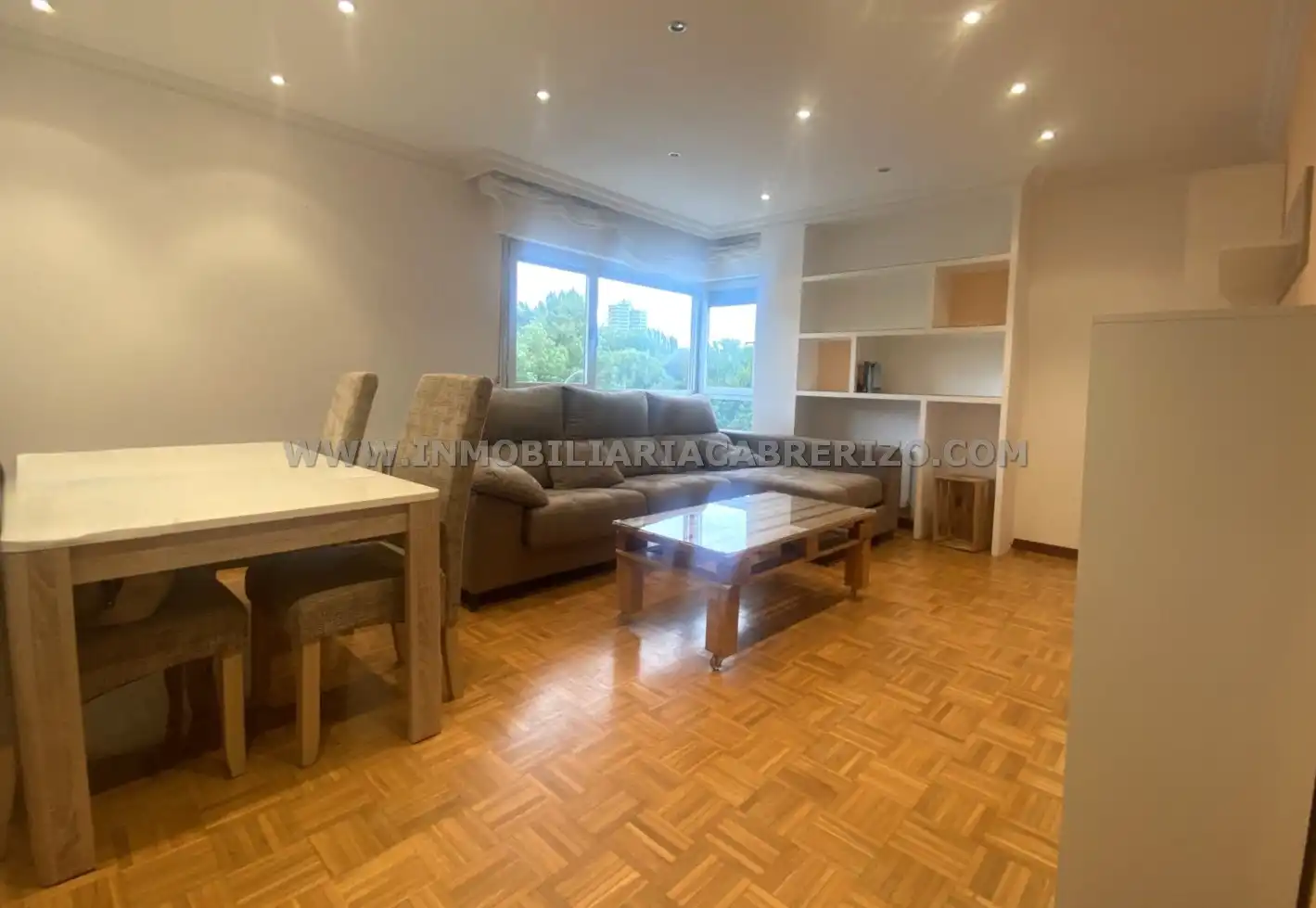 Sala de estar de Piso en venta en  Pamplona / Iruña con Calefacción, Jardín privado y Parquet