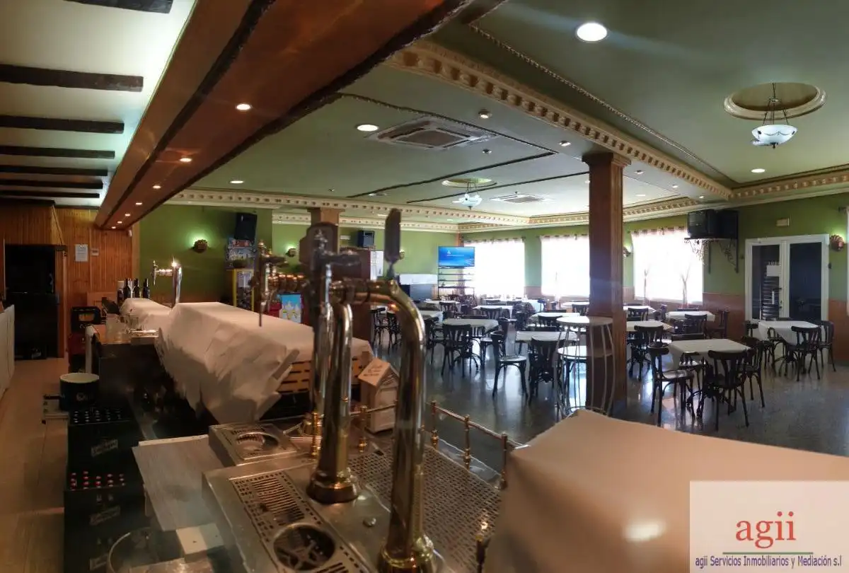 Commercial properties for sale in Dosbarrios  with Air Conditioner and Terrace