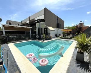 Piscina de Casa adosada en venda en Villalbilla amb Jardí privat, Terrassa i Piscina