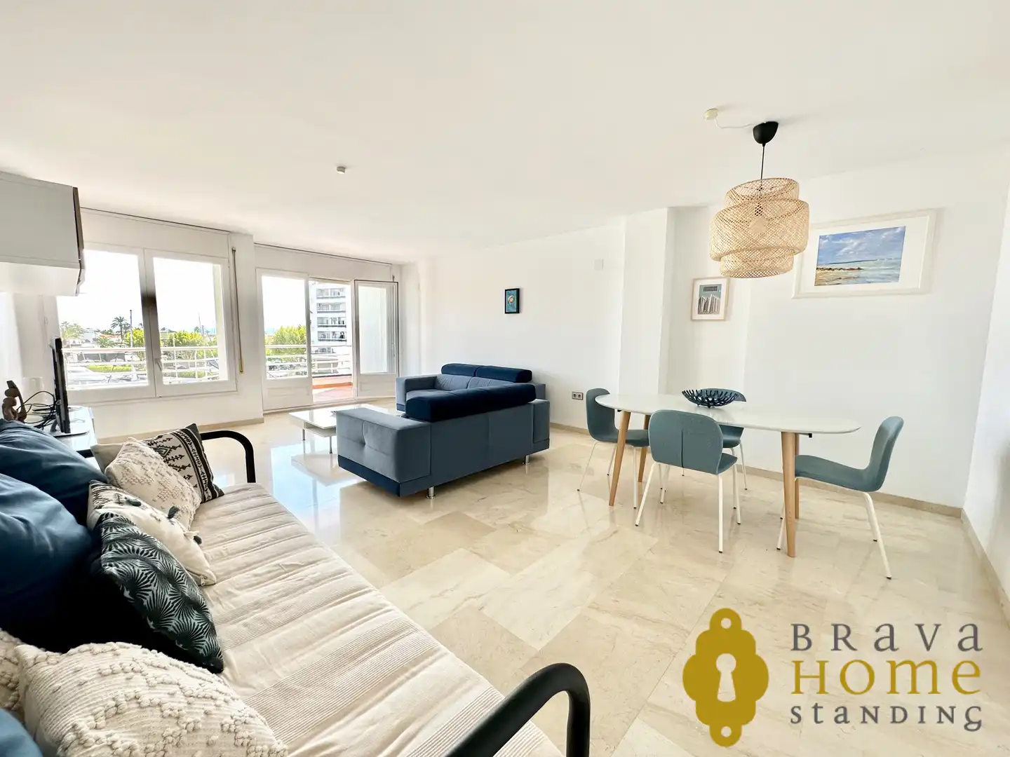Wohnzimmer von Dachboden zum Verkauf in Empuriabrava mit Klimaanlage, Terrasse und Möbliert