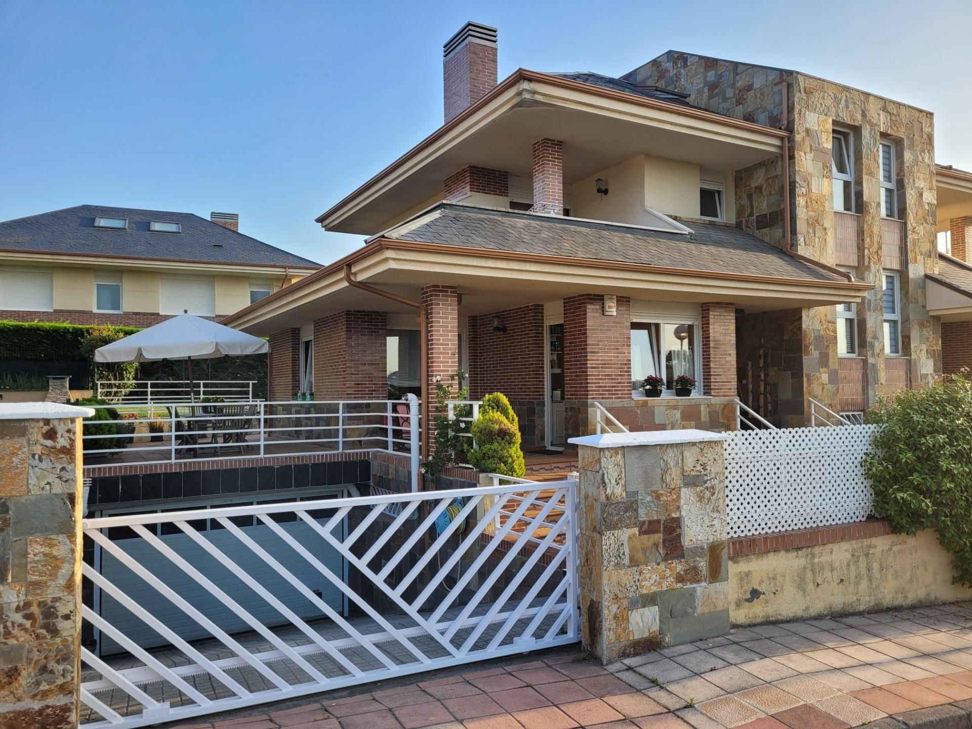 Exterior view of Single-family semi-detached for sale in Castro-Urdiales  with Heating, Private garden and Terrace