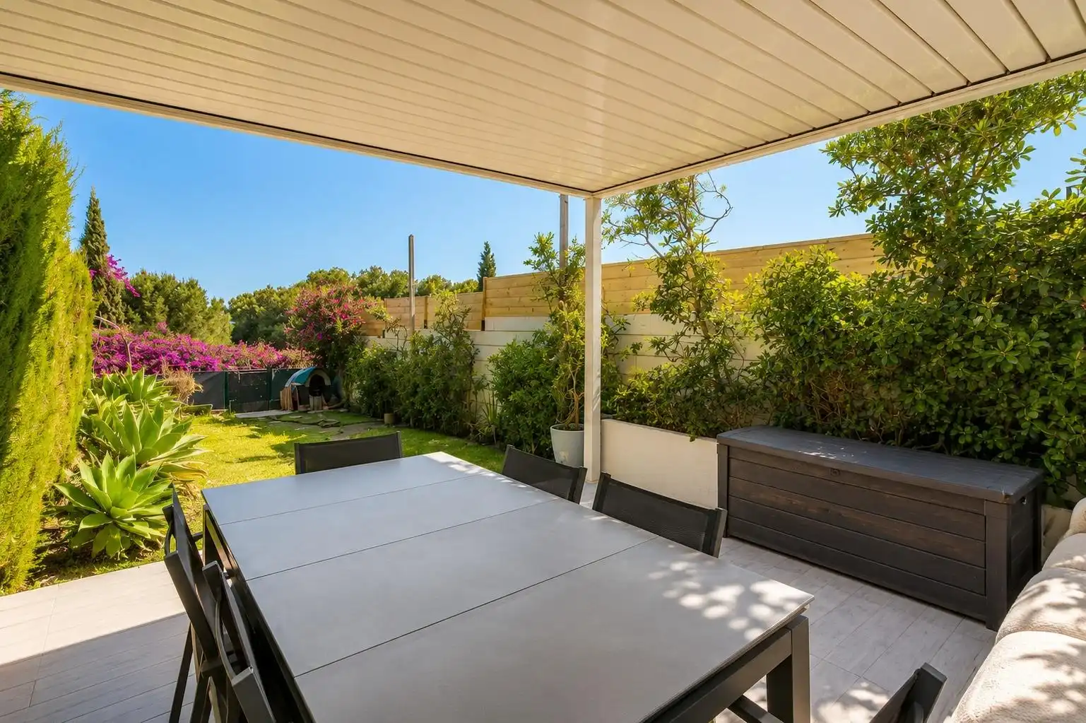 Terrassa de Casa adosada en venda en Estepona amb Aire condicionat, Calefacció i Jardí privat