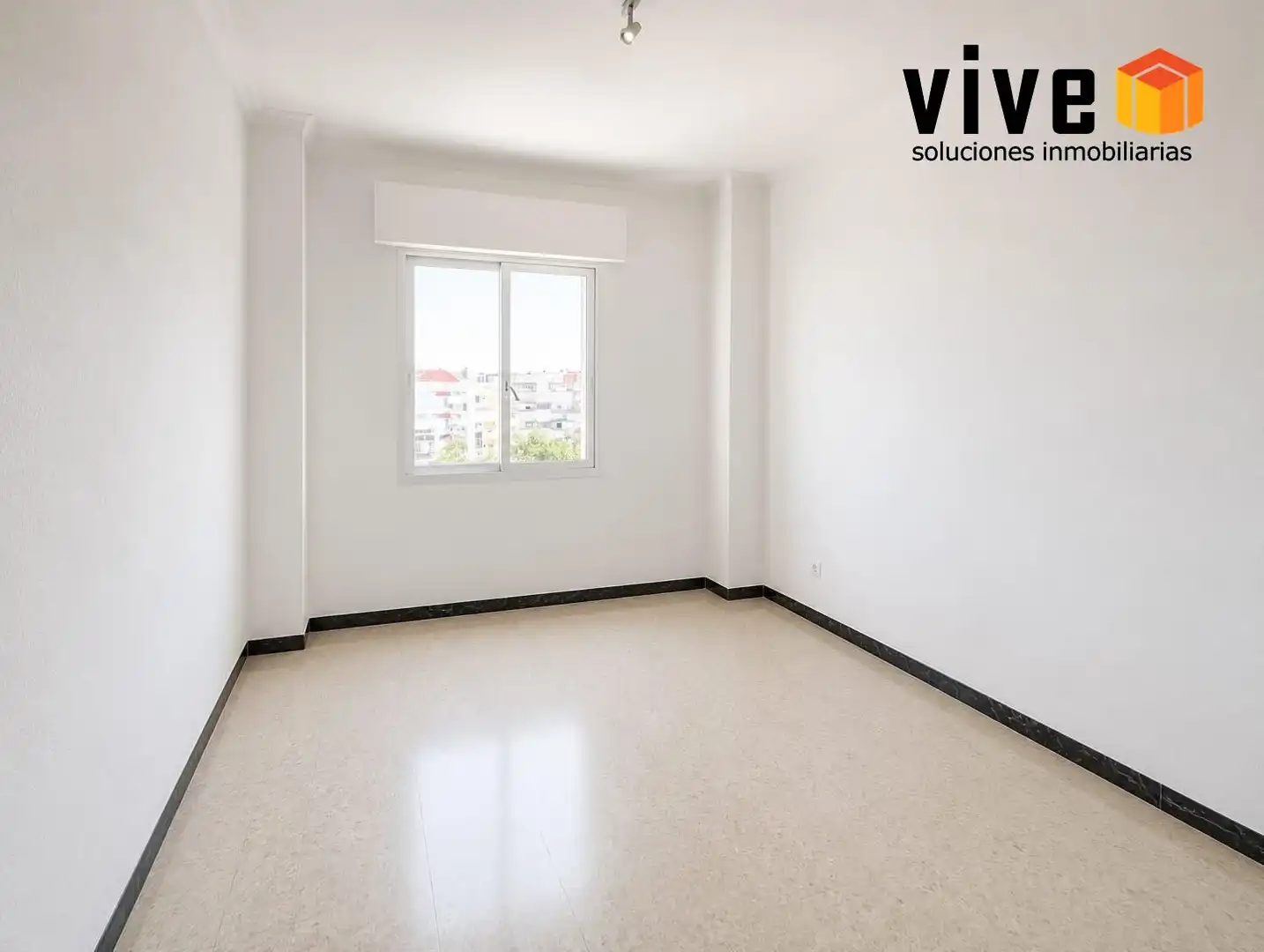 Habitación de Piso en venta en Sevilla con Aire acondicionado y Terraza