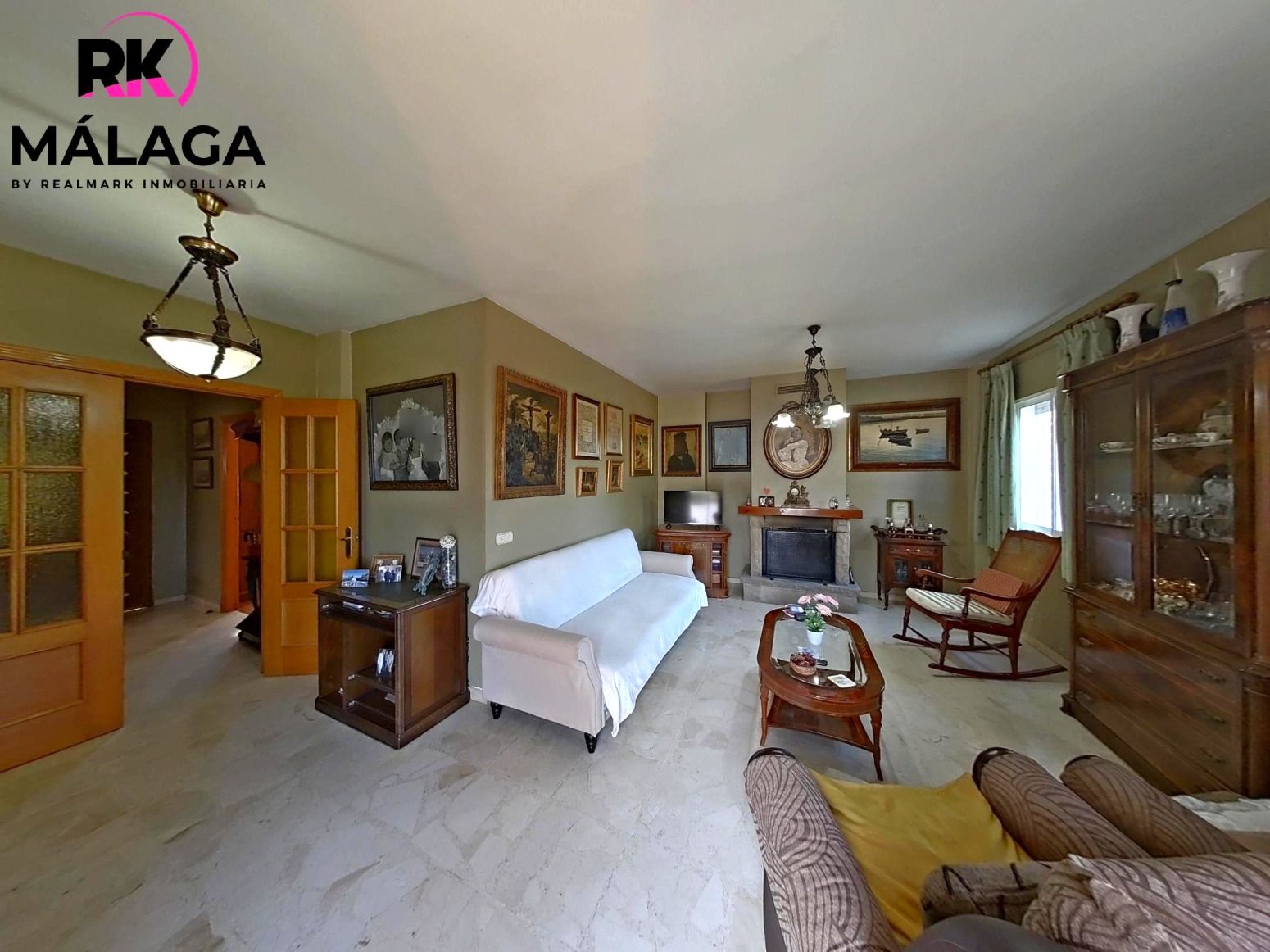 Sala d'estar de Casa o xalet en venda en Málaga Capital amb Aire condicionat, Jardí privat i Parquet