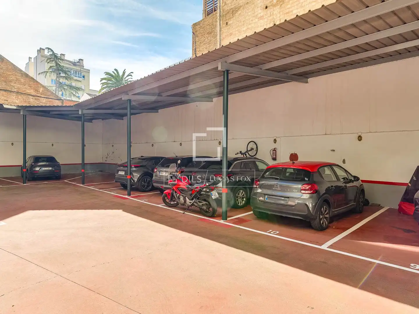 Parking de Piso en venta en Barcelona con Calefacción, Parquet y Trastero