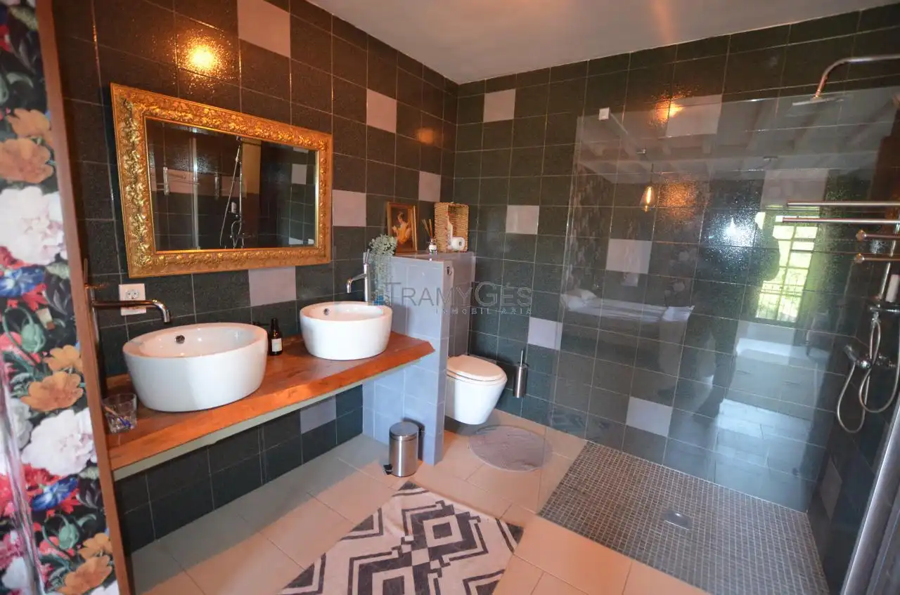 Bathroom of Houses for sale in Oia, Pontevedra