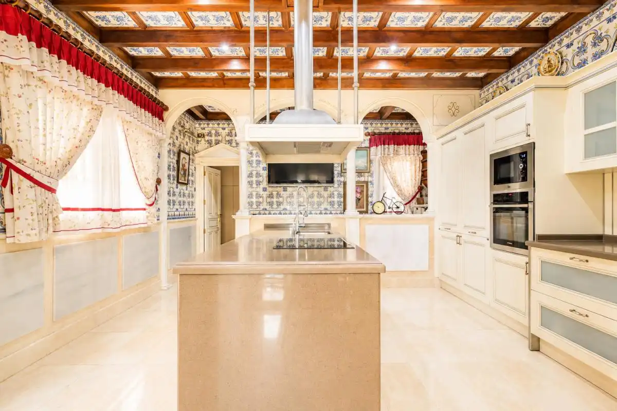 Cuina de Casa o xalet en venda en Elche / Elx amb Aire condicionat, Calefacció i Jardí privat