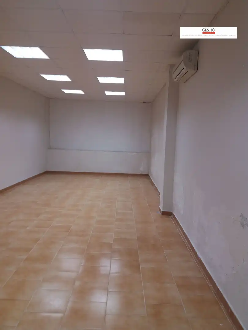 Büro zur Miete in Vallirana mit Klimaanlage