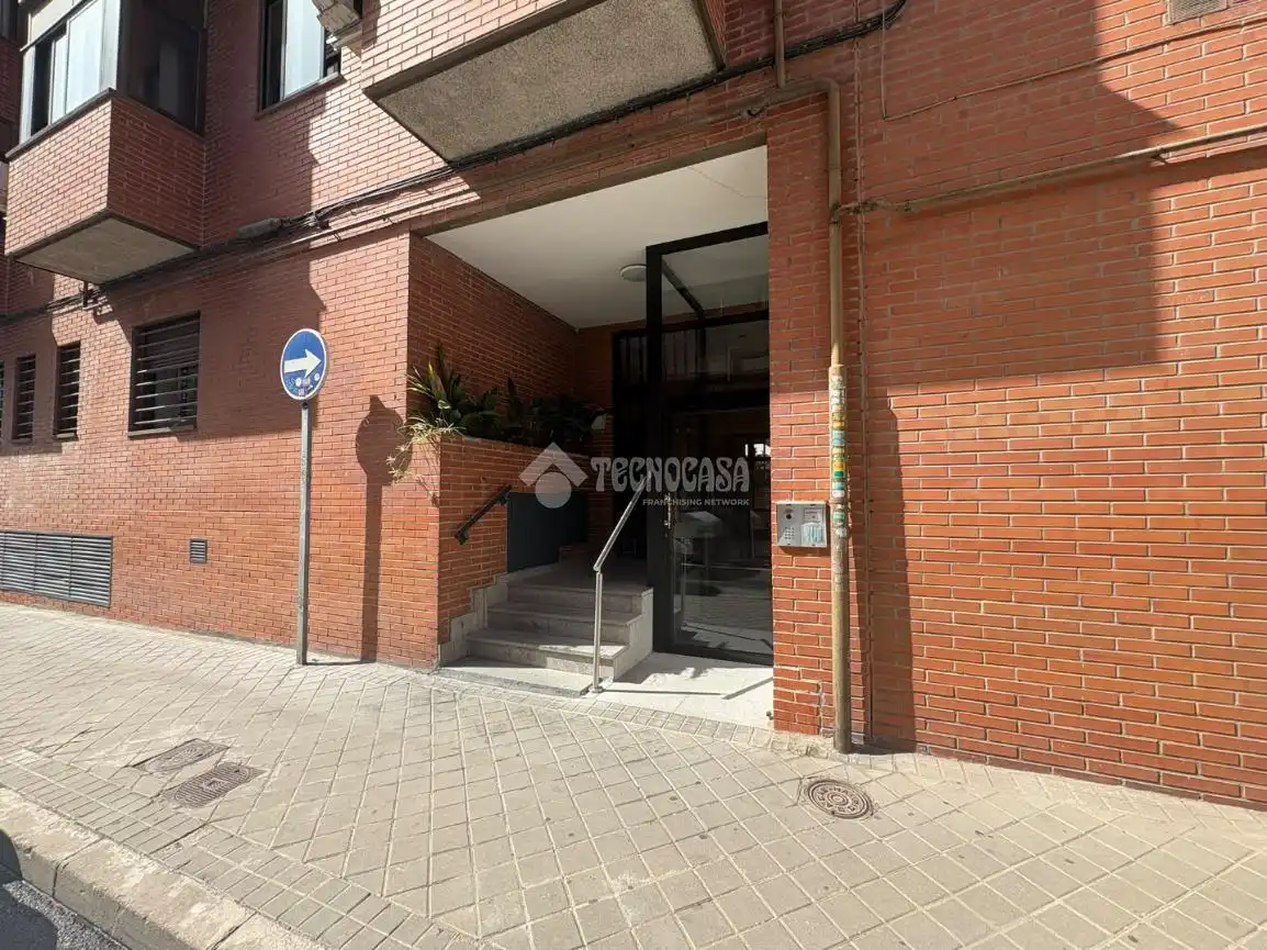 Vista exterior de Piso en venta en Madrid con Aire acondicionado, Parquet y Piscina comunitaria