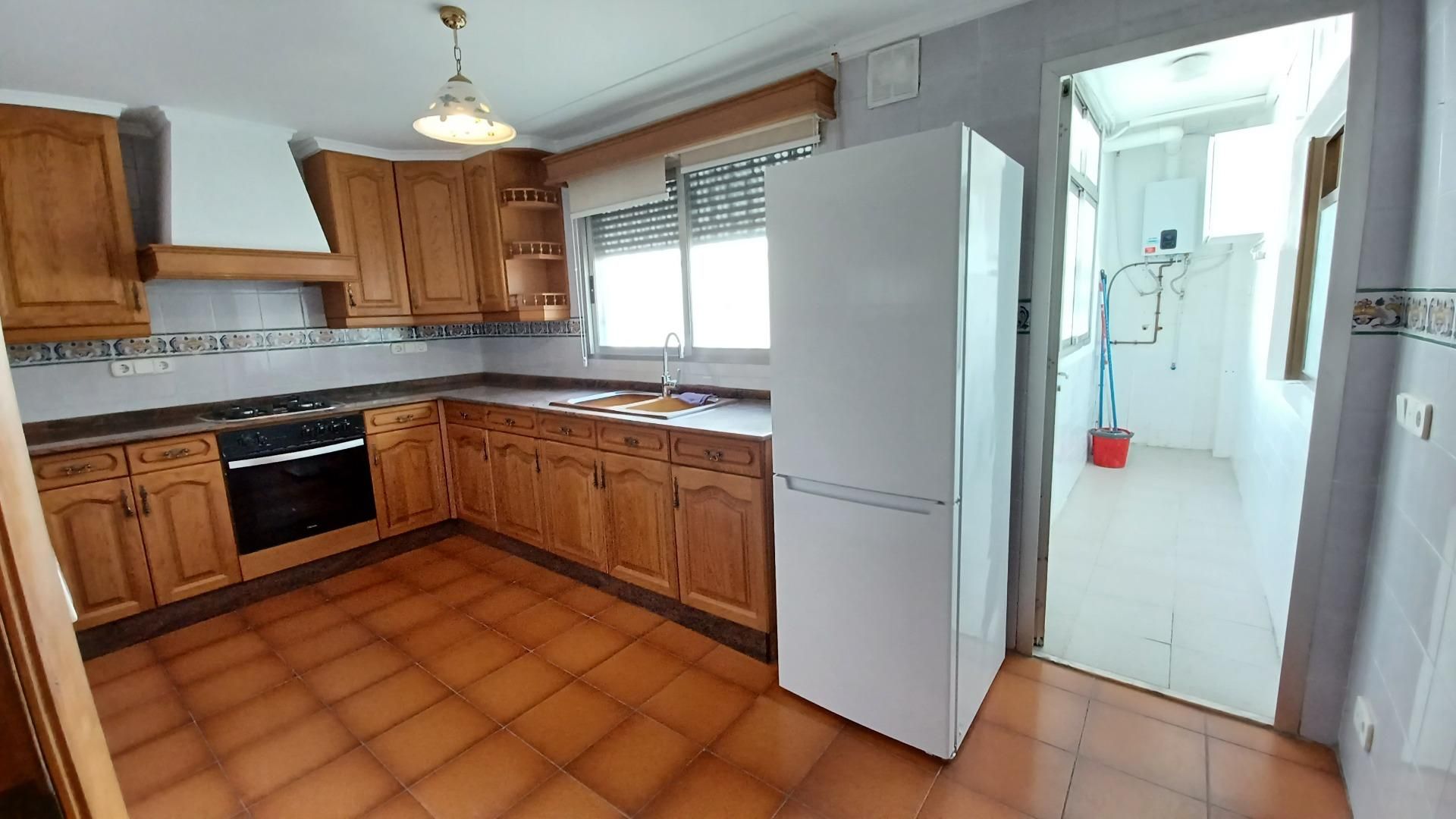 Cocina de Piso de alquiler en  Valencia Capital con Aire acondicionado, Calefacción y Balcón