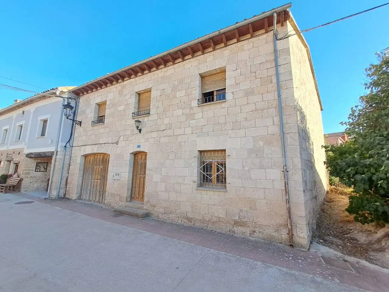 Vista exterior de Casa o xalet en venda en Hontanas amb Calefacció, Jardí privat i Terrassa